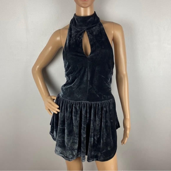 TART VELVET PEPLUM HALTER TOP - Picture 2 of 7